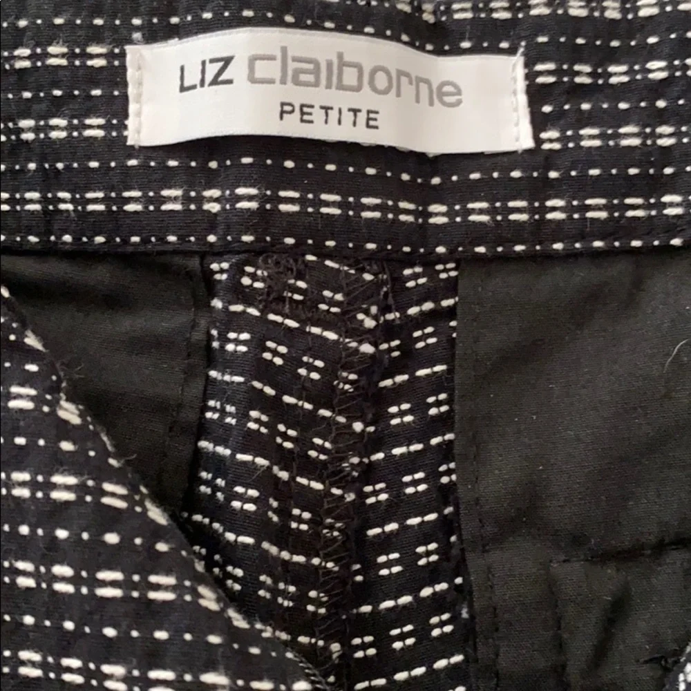 LIZ CLAIBORNE Women's Size 10 Petite Black & White Stitched Patterned Sh…